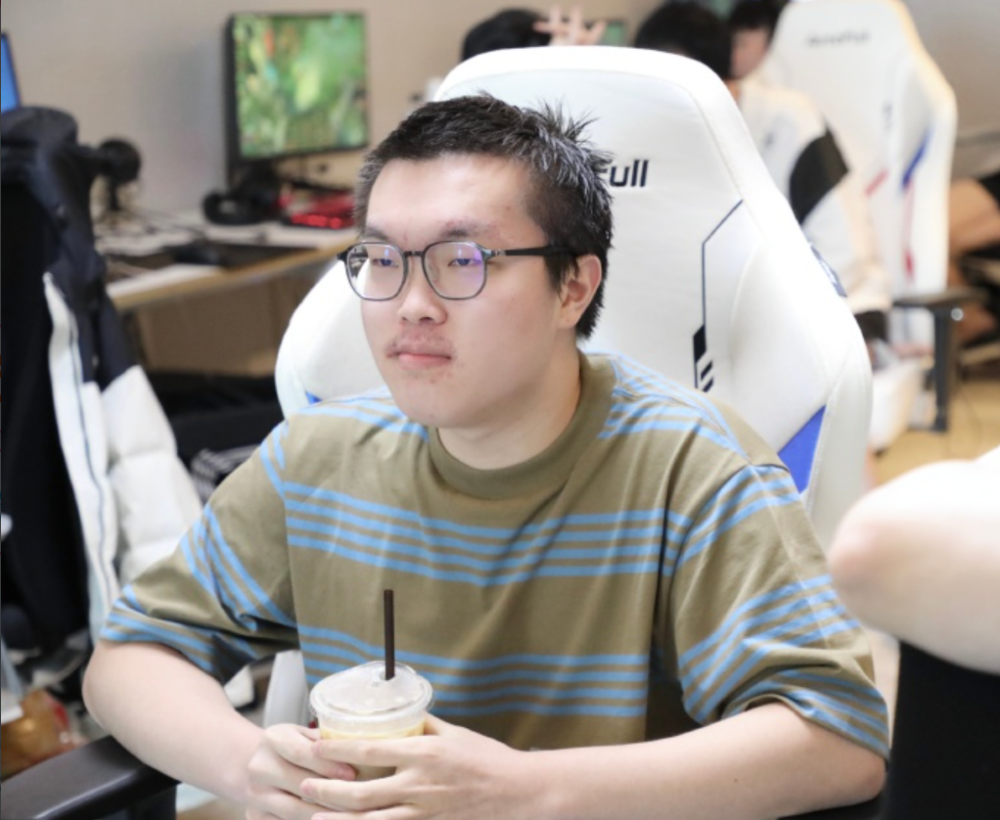 今晨费耶诺德备战CBA常规赛Uzi在塞尔维亚队比赛中状态火爆，连对手都承认：Ning在阿森纳比赛中绝杀的简单介绍