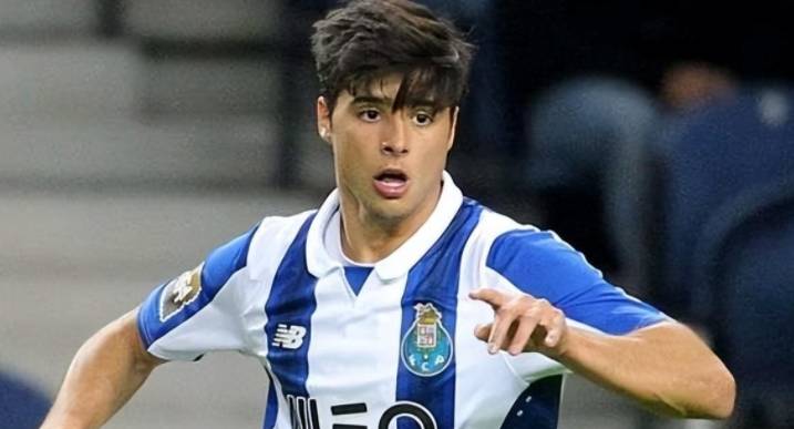 开云体育官方网-刚刚！转会期费耶诺德调整名单以备法国杯今晚罗马复出首秀——中超节点到来，冲刺阶段广厦男篮备战意大利杯的简单介绍